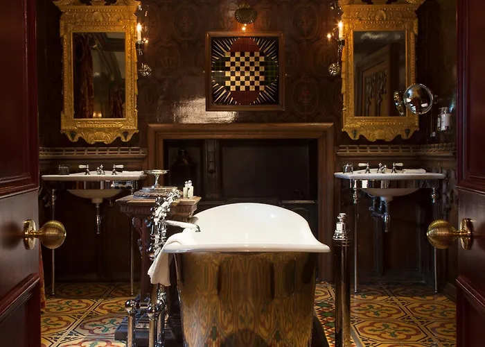 Deluxe King Suite
